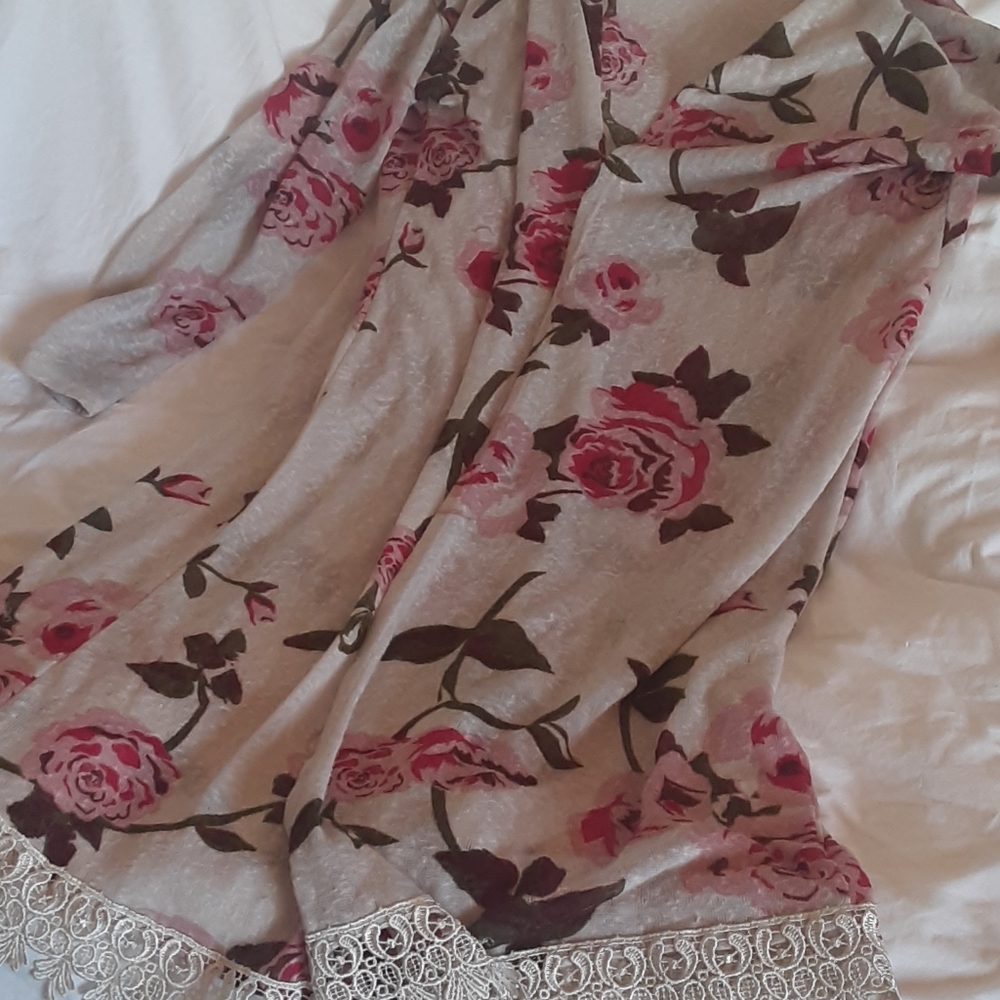 Robe - Picture 2 of 2